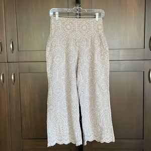 Sundance Eyelet Capri’s